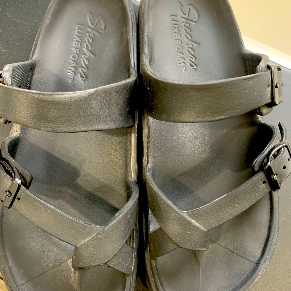 Skechers. Size 8. Foamies. Washable.